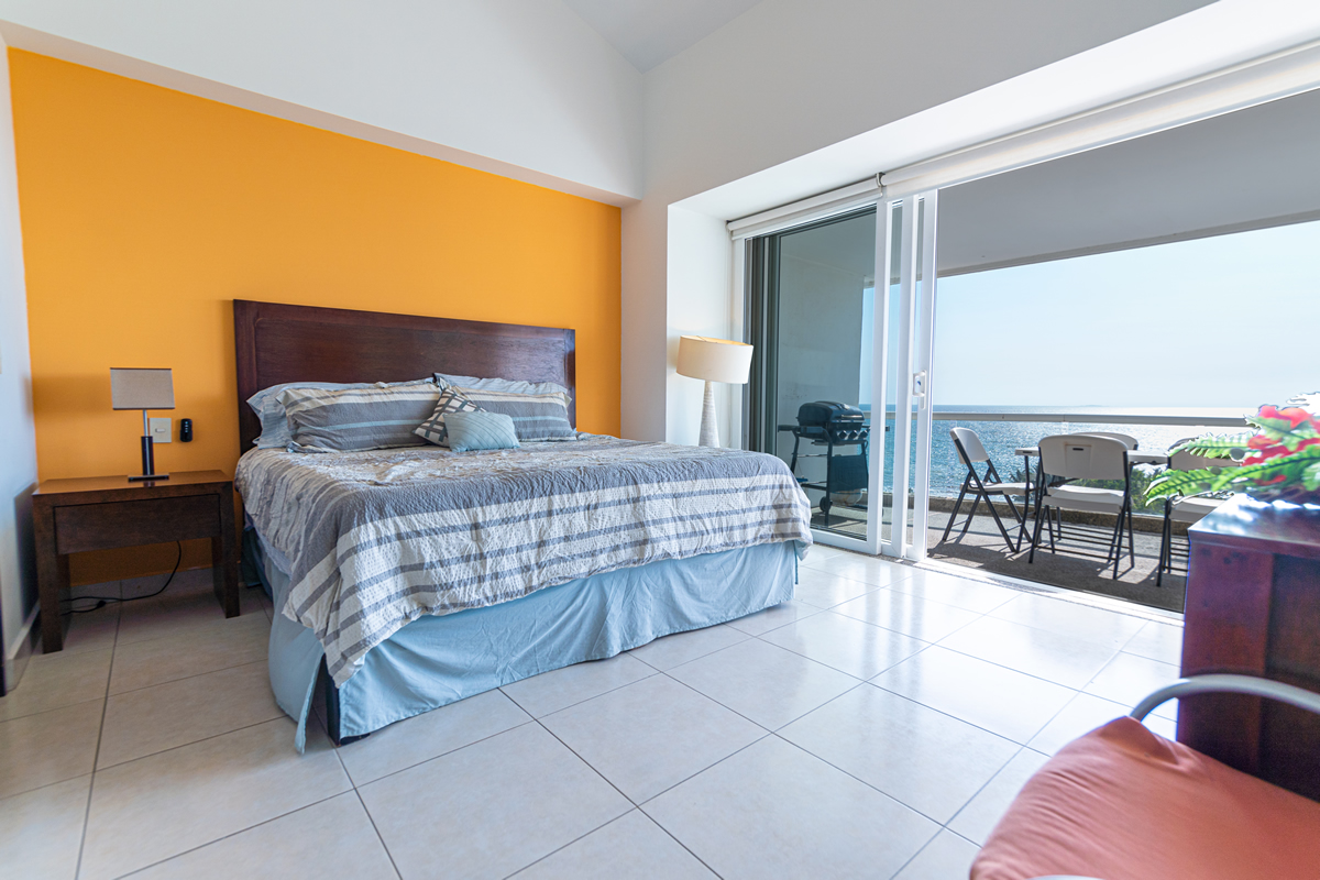 Recámara Condominio VillaMagna Residencial con vista al mar en venta