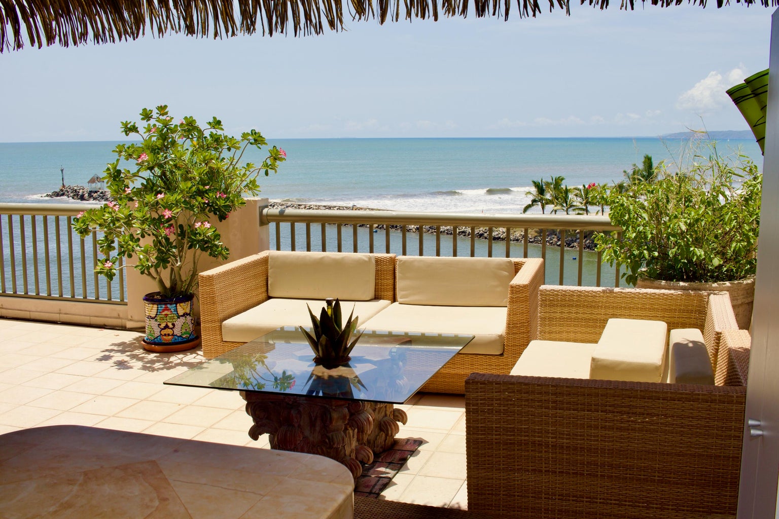 Sala terraza Condominio Ocean Vista Residences, Riviera Nayarit