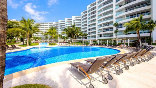 Pool and Gardens Villa Magna Ground Floor Condominium Beach-Front Nuevo Vallarta